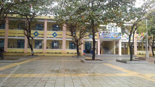 Trường Tiểu học Nguyễn Phan Vinh