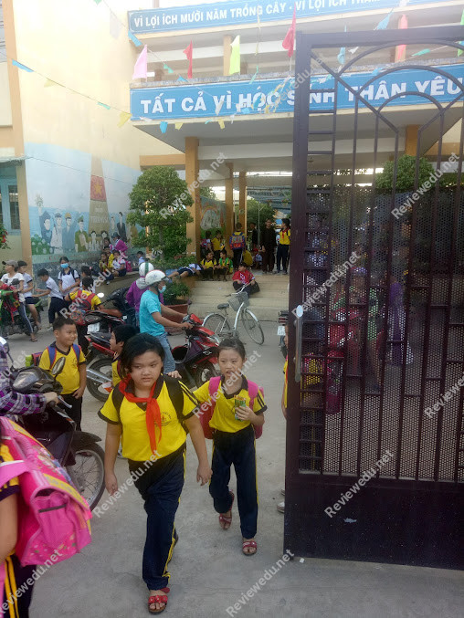 Trường tiểu học Phạm Văn Chiêu