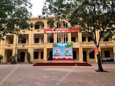 Trường THPT Anhxtanh