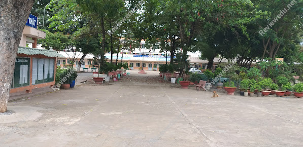 Trường THPT Bình Phú